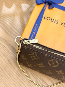 LOUIS VUITTON Monogram Canvas Mini Pochette Accessoires