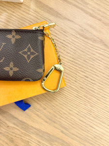 LOUIS VUITTON 2022 Monogram Cles Chain Key Pouch