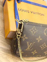 Load image into Gallery viewer, LOUIS VUITTON Monogram Canvas Mini Pochette Accessoires
