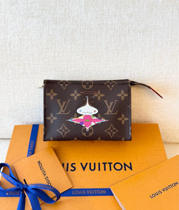 LOUIS VUITTON 2025 LV x TM Takashi Murakami Monogram Toiletry Pouch 15 - Small