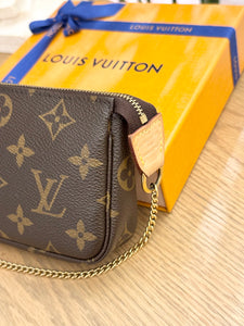 LOUIS VUITTON Monogram Canvas Mini Pochette Accessoires